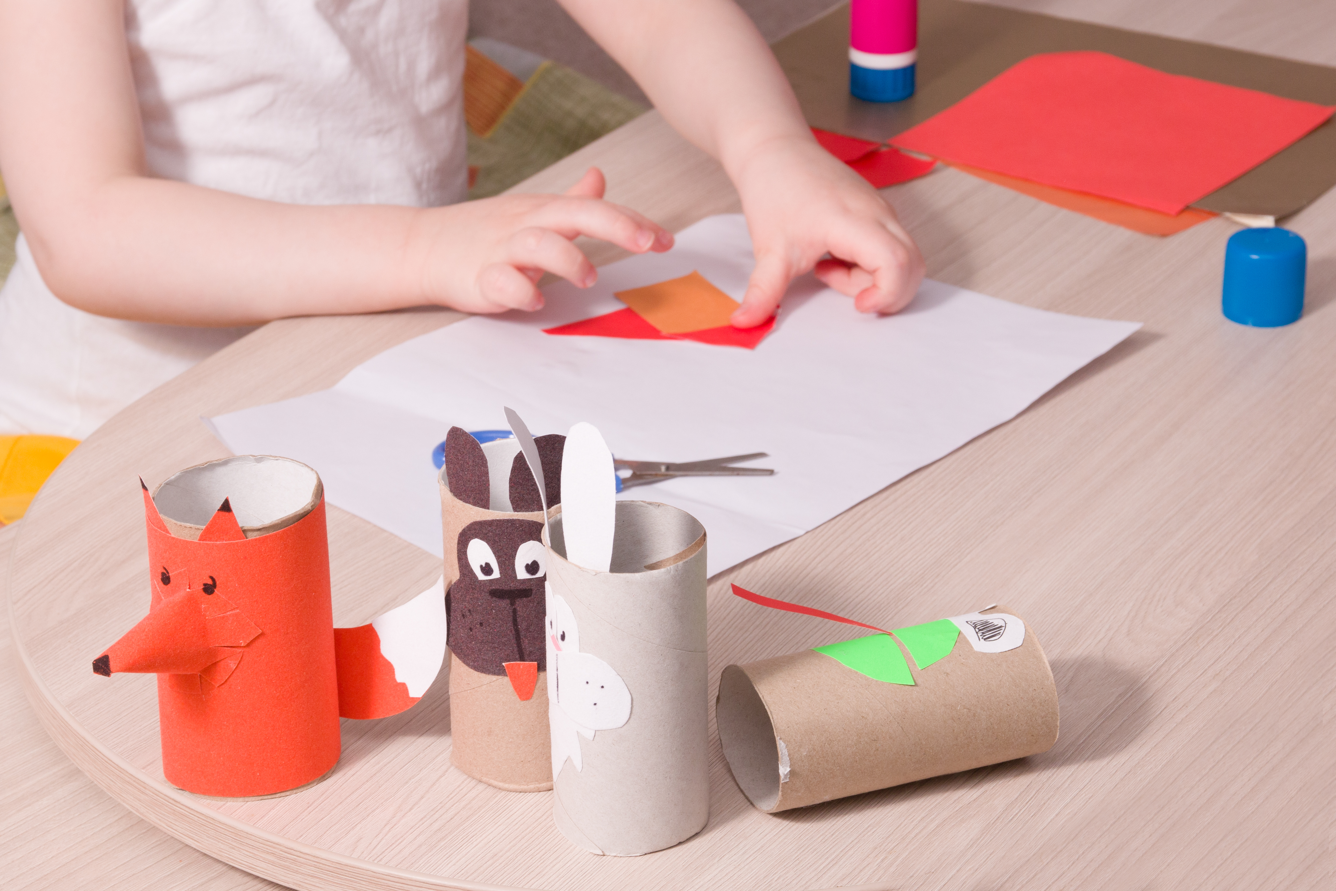 Basteln mit Kindern: 10 einfache und nachhaltige Projekte für jedes Alter