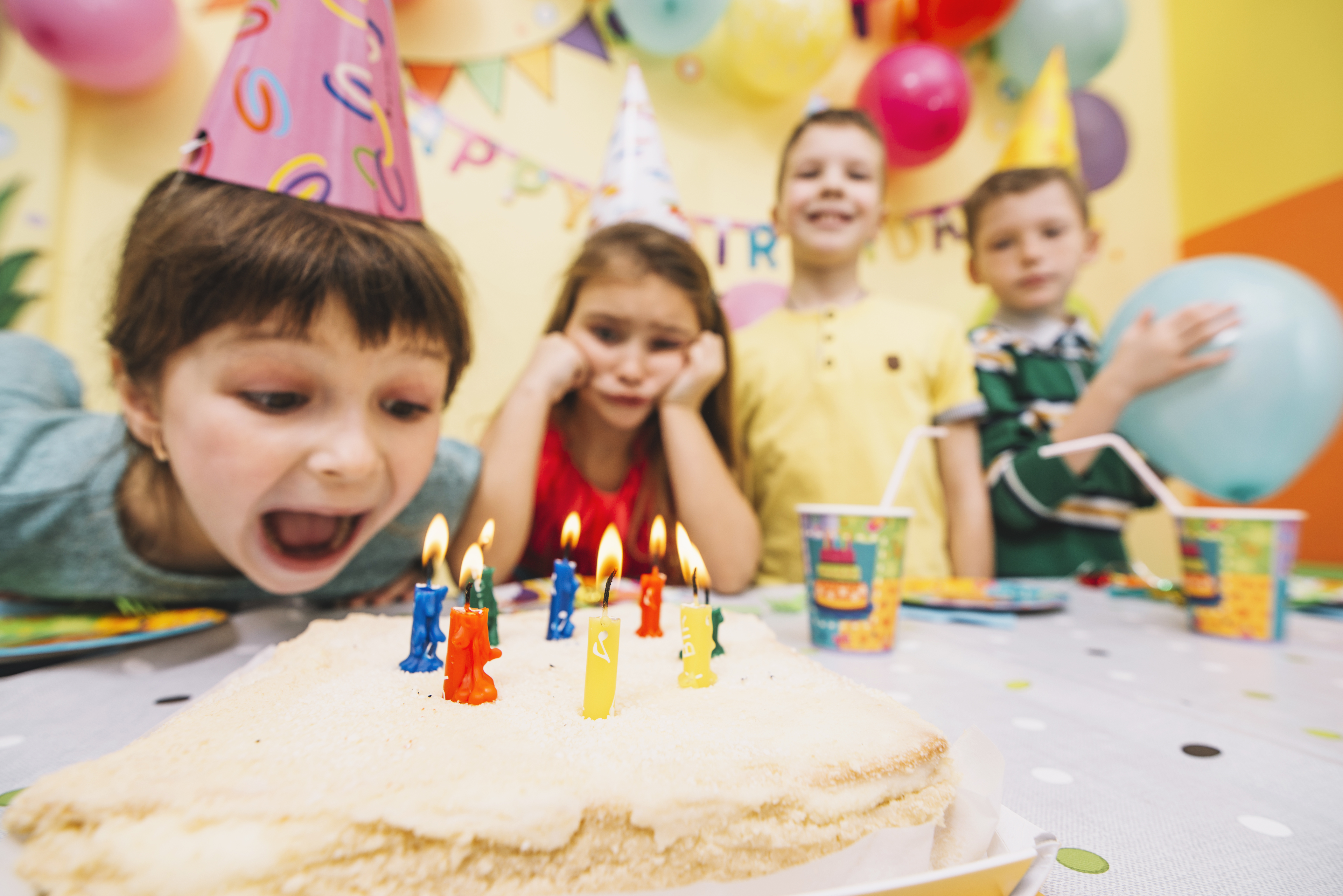 Kindergeburtstag feiern: 10 kreative Motto-Ideen für Zuhause [2025 Guide]